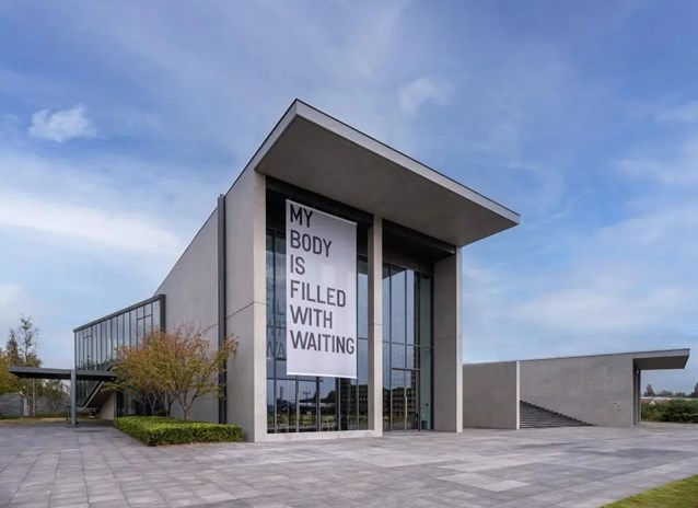 双年展《花儿听到蜜蜂了吗？》（扩展版）在嘉源海美术馆开幕 ，一票畅游双馆！