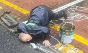 上观新闻：台风天，这张照片感动了许多人，主人公找到了！他们才是真正的“魔都结界”！